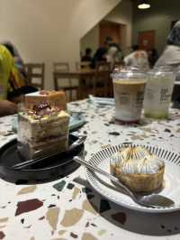🍽 "Hidden Gem Near the Runway: JOMO Eatery Shines!" 🍰