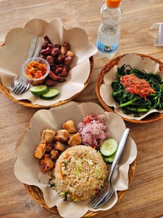 Local Favorite Restaurant in Bali, Indonesia: Warung Cahaya