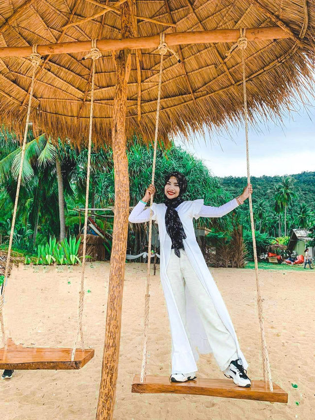 HuuLaa Beachcafe & Restaurants  - คาเฟ่ ขนอม