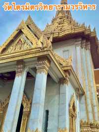 เที่ยวชม วัดไตรมิตรวิทยารามวรวิหาร กรุงเทพ