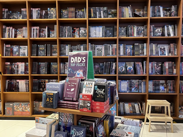 📚 BookXcess @ Gurney Paragon – Malaysia’s Most Scenic Bookstore