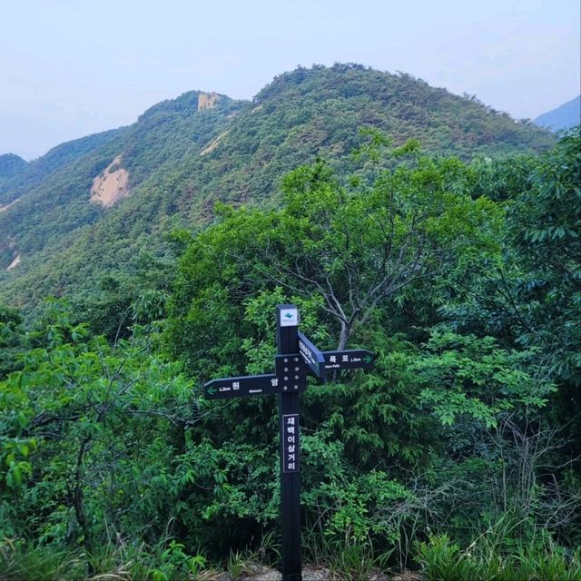Hiking Naebyeonsan