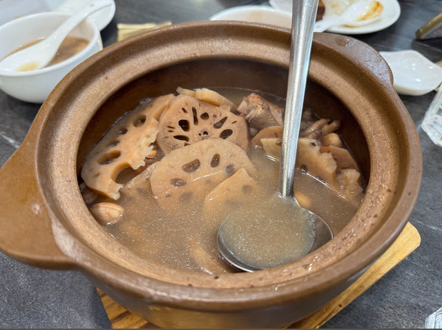 🥣 Souper Tang – Decent Food, Distracting Vibe