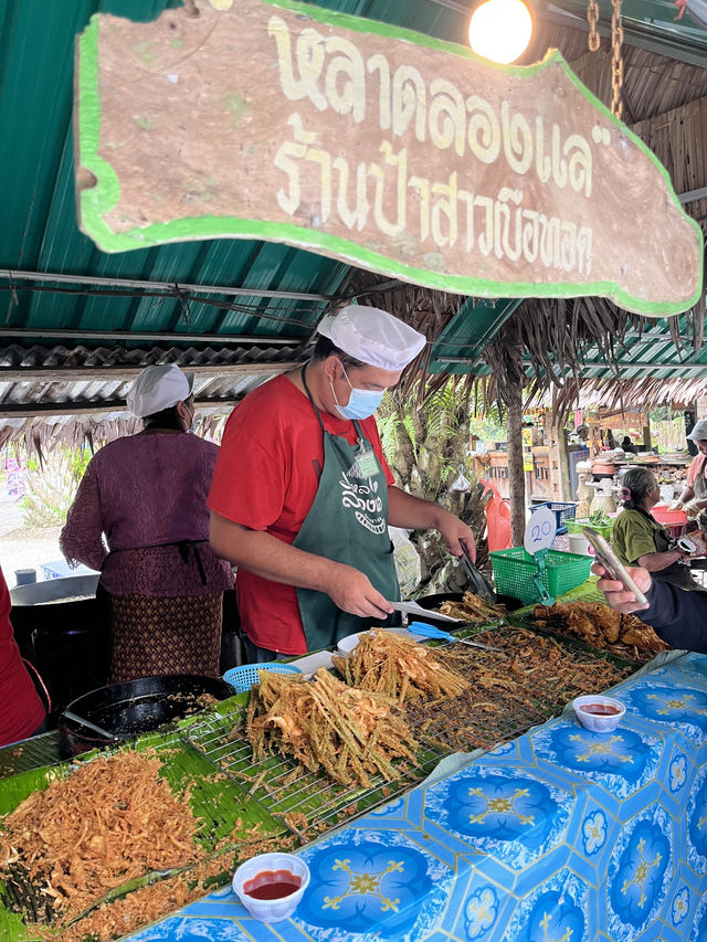 ตลาดนัดลองแล พังงา