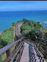 🌊大石鼻山步道｜花蓮海岸線上的天空步道，一次收藏山、海、藍天  📍 地點：花蓮縣豐濱鄉磯崎村 🕰️ 建議停留時間：1～1.5小時 🚶‍♀️ 