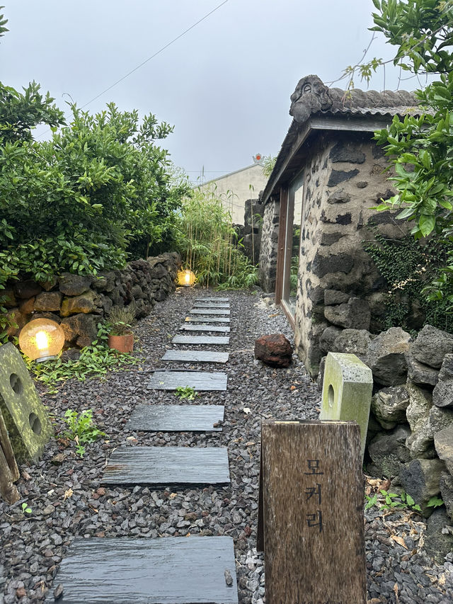 제주도 감성숙소를 찾는다면 ‘클랭블루 수동’ 🌿