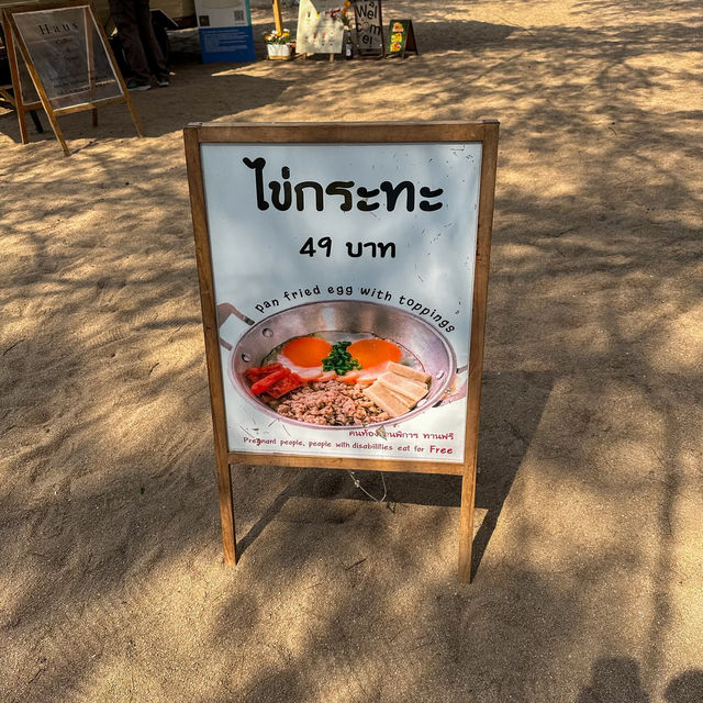 นั่งชิลล์คาเฟ่ริมทะเล หาดแหลมเจริญ ระยองฮิ