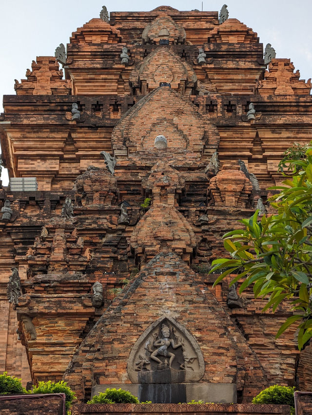 🇻🇳 Cham Towers Po Nagar: A Greeting from Ancient Times in Nha Trang! 🗿
