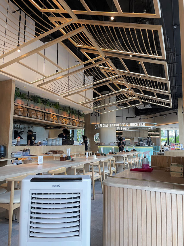 Shikō Udon Bar ที่ตึก Empire Tower ชั้น G