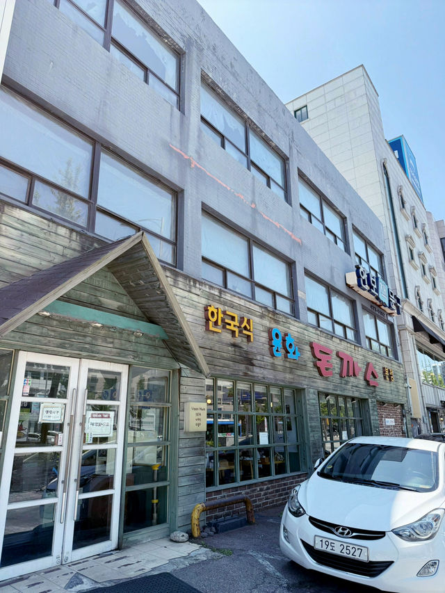 경양식 감성 가득한 인테리어의 맛집!