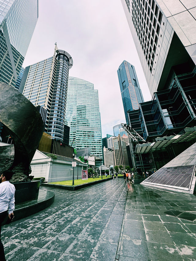 Art in Motion – A Glimpse of Singapore’s Soul at Raffles Place 🎨🏙️