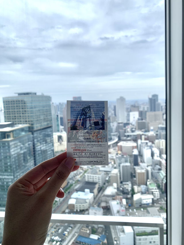 จุดชมวิวกลางเมืองโอซาก้า Umeda Sky Building