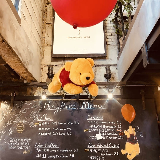 Whimsical Solo Date at the Winnie the Pooh Theme Café in Itaewon!** 🍯🐻