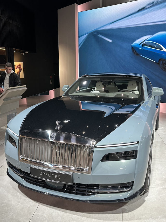 BMW Welt: Where Gravity Takes A Coffee Break