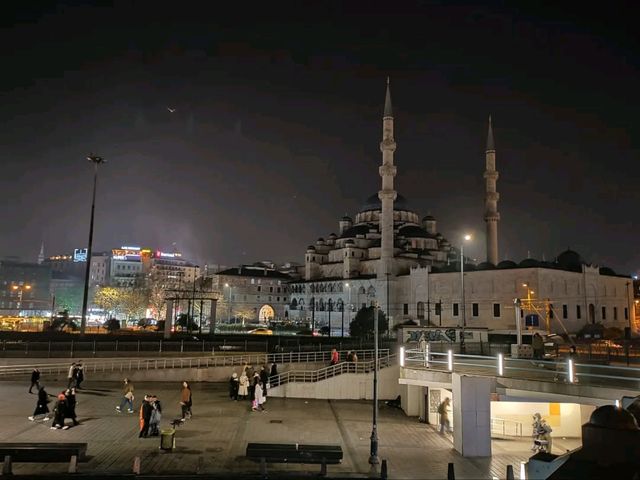 Istanbul After Dark. Night Strolls, City Lights & Pure Vibes 
