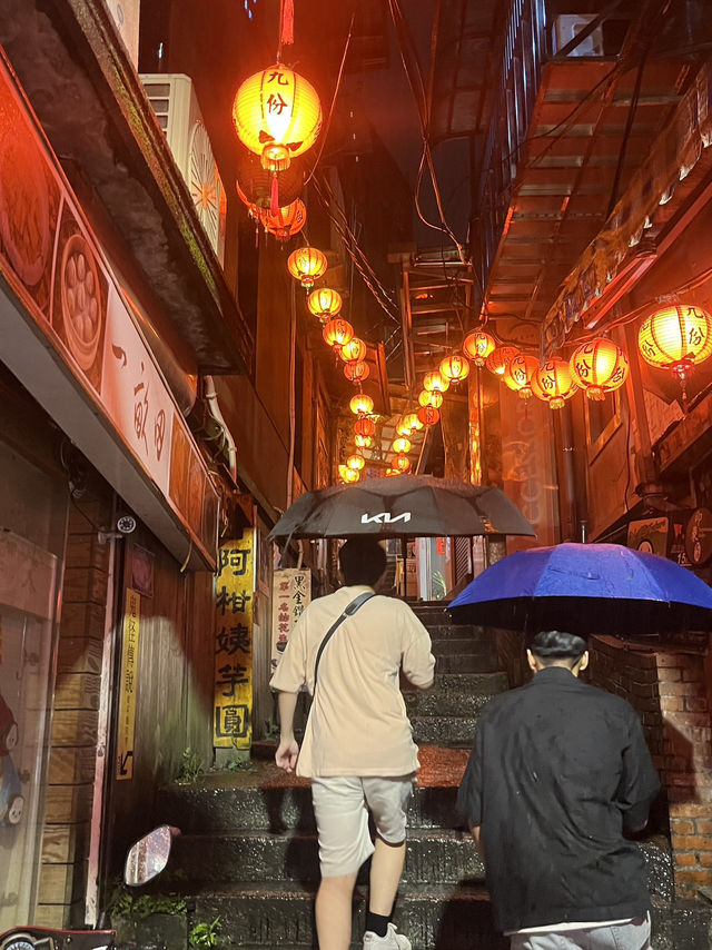 🌙 Jiufen Old Street at Night – A Hidden World After Dark