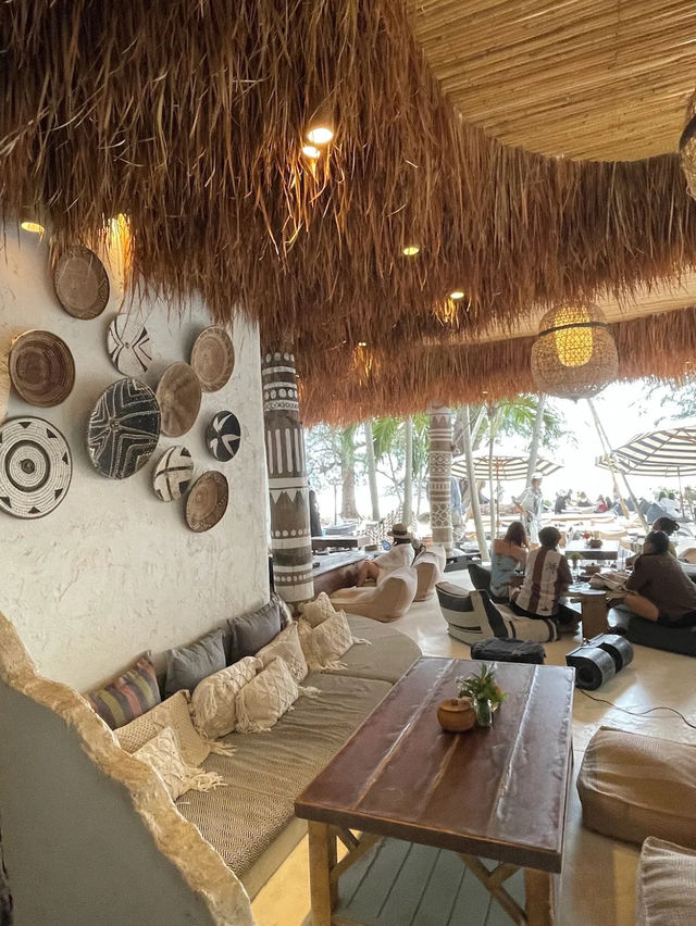 Cave Beach Club คาเฟ่สวยริมหาดจองเทียน ชลบุรี