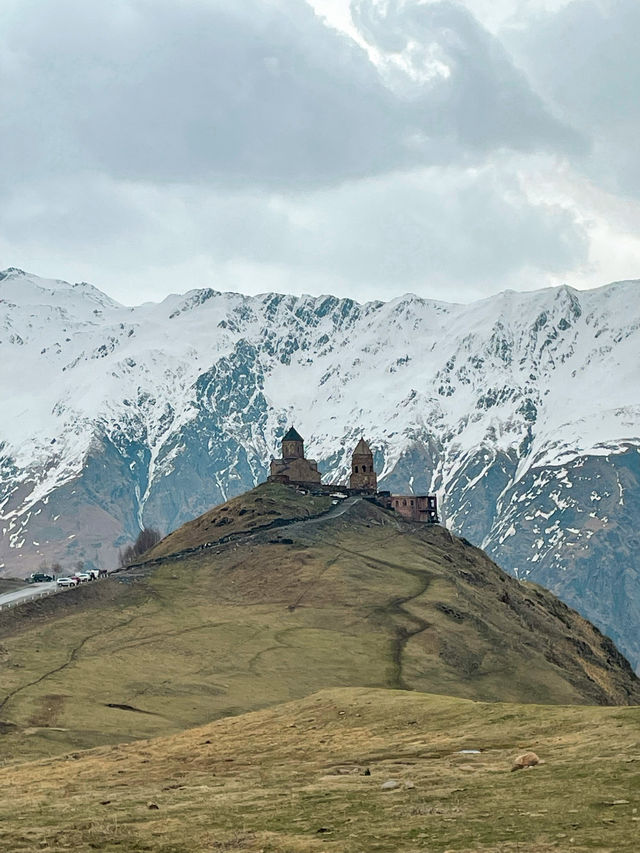🚐 รีวิวมุมถ่ายรูปรอบ ๆ Gergeti Trinity Church🇬🇪