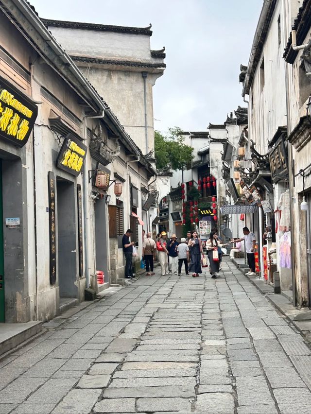 Step Back 900 Years: Explore Hongcun