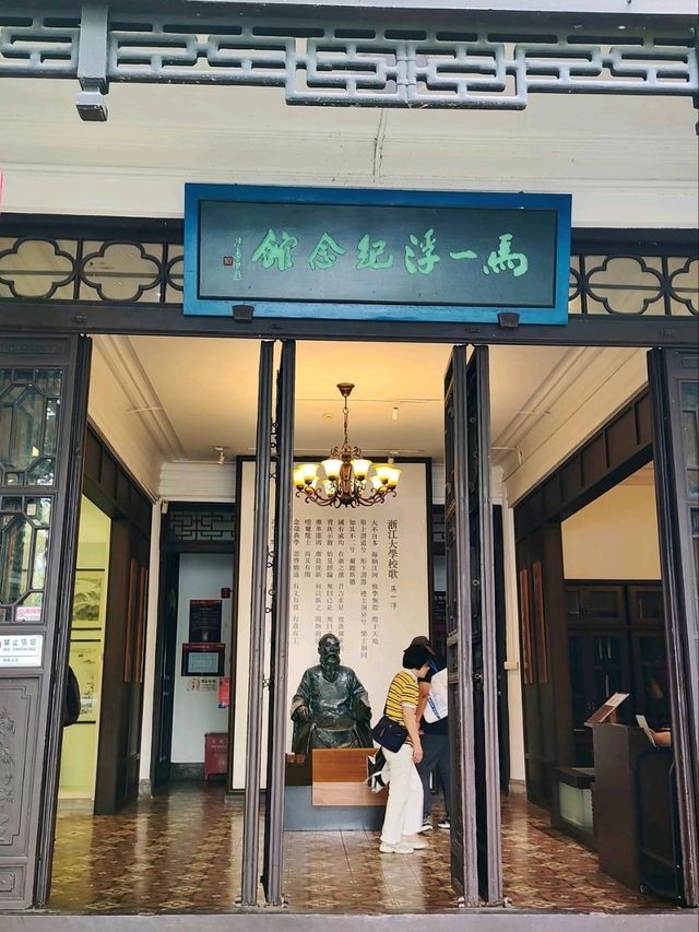 Jiang Villa at Huagang Guanyu (Viewing Fish at Flower Harbor)
