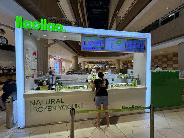 🛍️ Starling Mall – Popped in for llaollao, stayed for the chill vibes