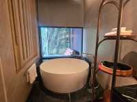 ANdAZ พัทยา โรงแรมในสวน ริมทะเล