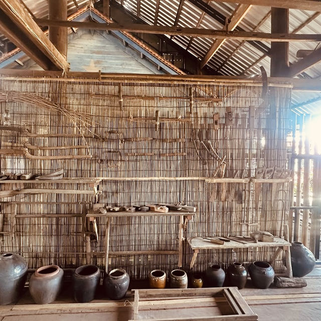 🌊 "Beyond the Temples: Dive into Lake Life at the Tonlé Sap Museum!" 🛶