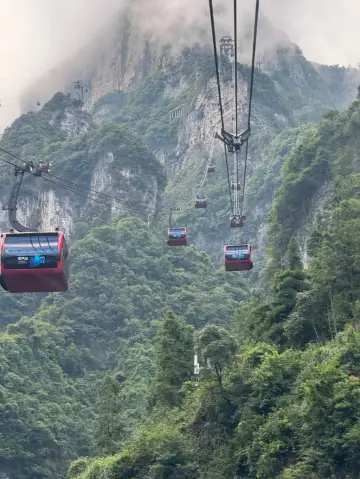 장가계의 하늘문: 천문동을 발견하다