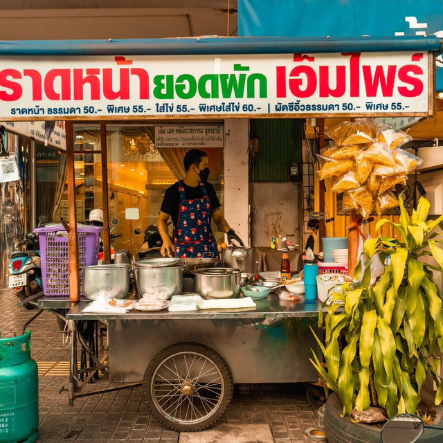 สตรีทฟู้ดอุดรธานี ห้าแยกน้ำพุ สตรีทฟู้ดอุดรธานี ห้าแยกน้ำพุ