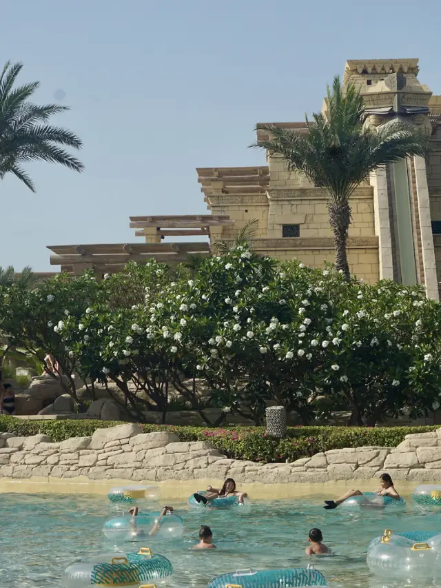 未來與沙漠相遇的城市