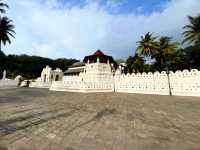 Explore the Historic Sri Dalada Maligawa Temple in Kandy, Sri Lanka