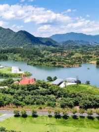 A Thousand Islands, One Lake, Endless Wonders