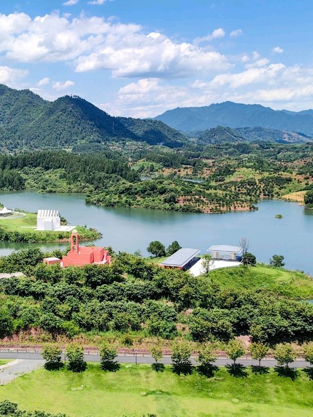 A Thousand Islands, One Lake, Endless Wonders