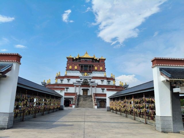 Wuxi Trip: Ling shan Grand Buddha & Rainy Surprises at nian Hua bay☔🗺️ Wuxi Trip: Ling shan Grand Buddha & Rainy Surprises at nian Hua bay☔🗺️