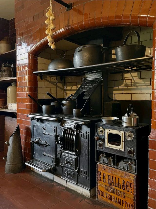 Wightwick Manor & Gardens A Pre Raphaelite Treasure in Wolverhampton