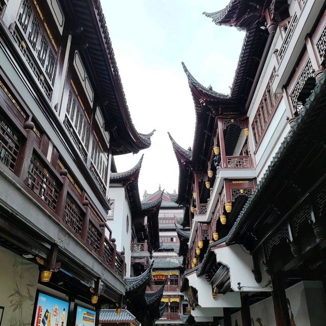 紅牆綠瓦迷醉豫園!上海鬧市中的江南古韻秘境🏮 紅牆綠瓦迷醉豫園!上海鬧市中的江南古韻秘境🏮
