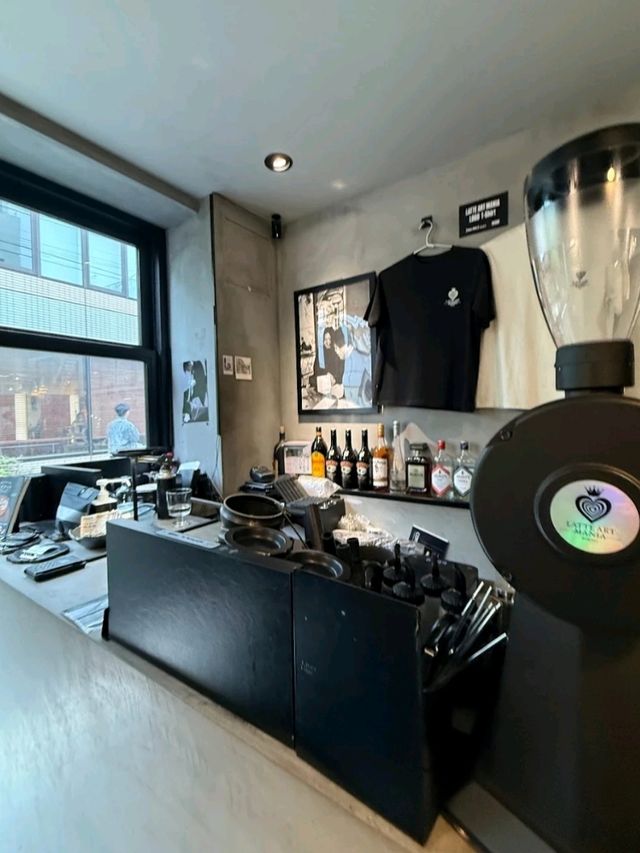 IT'S ALL ABOUT BLACK LATTE !