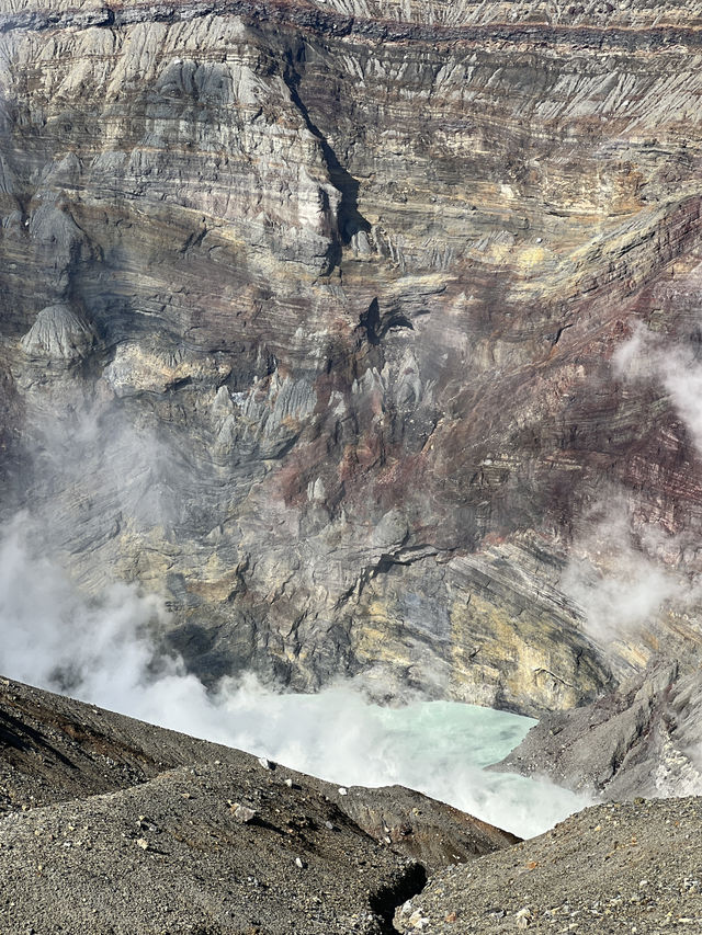 🌋 “지구의 심장을 눈앞에서 보다 – 아소산 나카다케 화구”