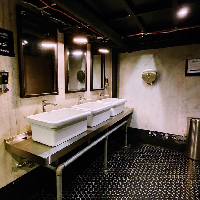 Your Ultimate Sepang Layover Hack: Capsule Transit KLIA2 Review 🚀🛌