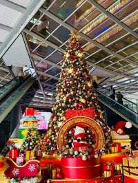 Neon Noel: Hong Kong's Dazzling Urban Christmas Tapestry