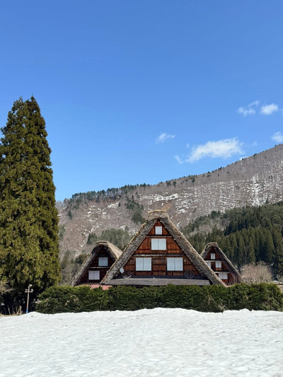 4月の白川郷、まだ雪が残る | Trip.com 白川村