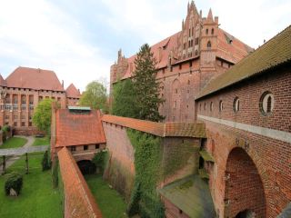 Malbork – Brick, Silence, Control