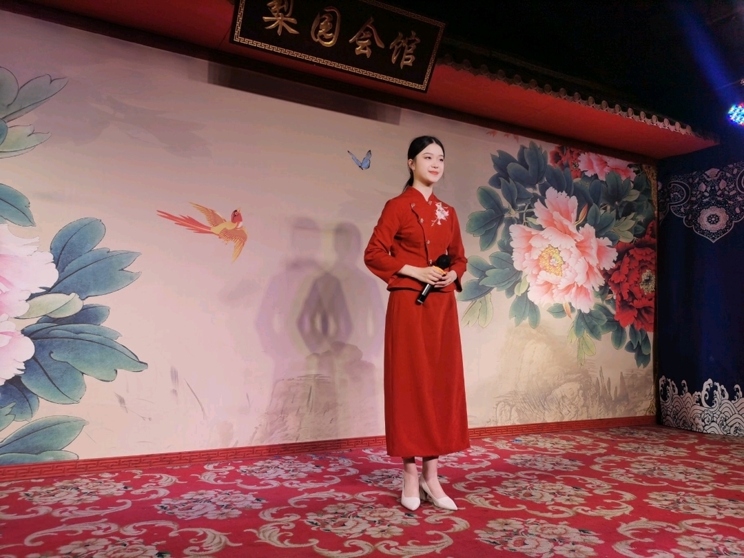 A Must-See Sichuan Opera Face-Changing Show at Liyuan Guildhall in Chengdu.