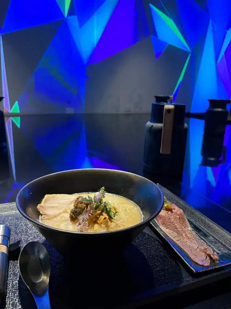 【오사카】 🍜 한입으로 빠졌다 ... 굴라면과 고기 초밥의 최강 콤비