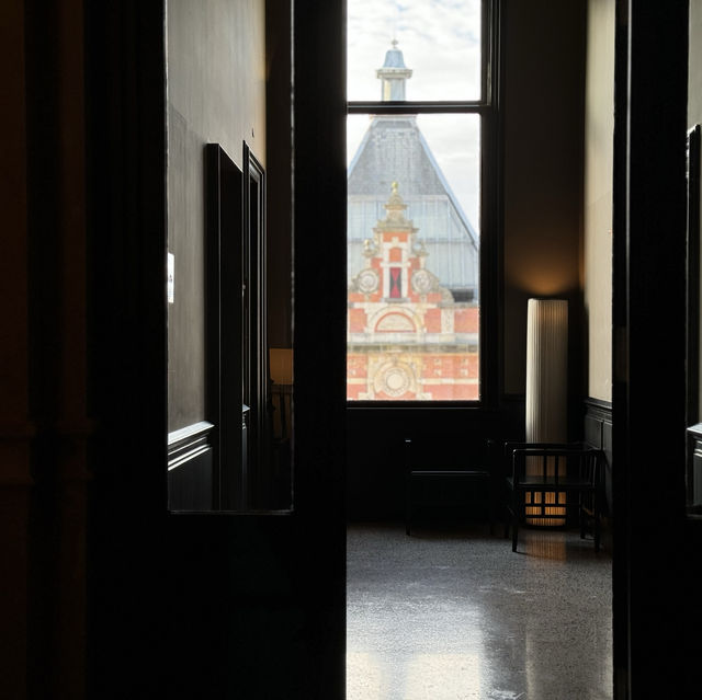 現代建築のスタイルを融合させたConservatorium Hotel