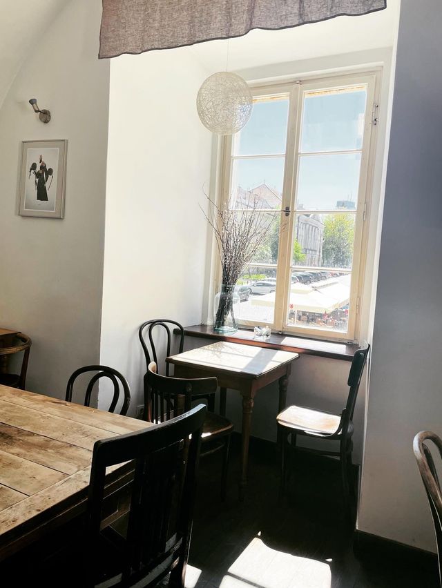 【ポーランド🇵🇱/旧市街近くのオープンテラスカフェ☕️】