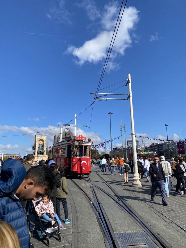 🇹🇷 Must Try in Istanbul- Istanbul Nostalgic Tram 🚋