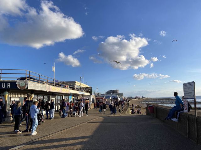  A Sun-Kissed Haven on the Norfolk Coast 🌊🐚