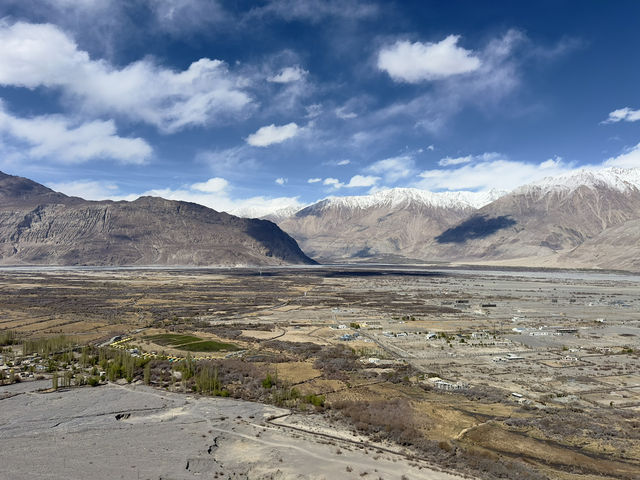 Buddha overlooking mountains 