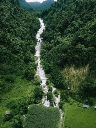 💧 Tong Waterfall – The Secret Heart of the Forest